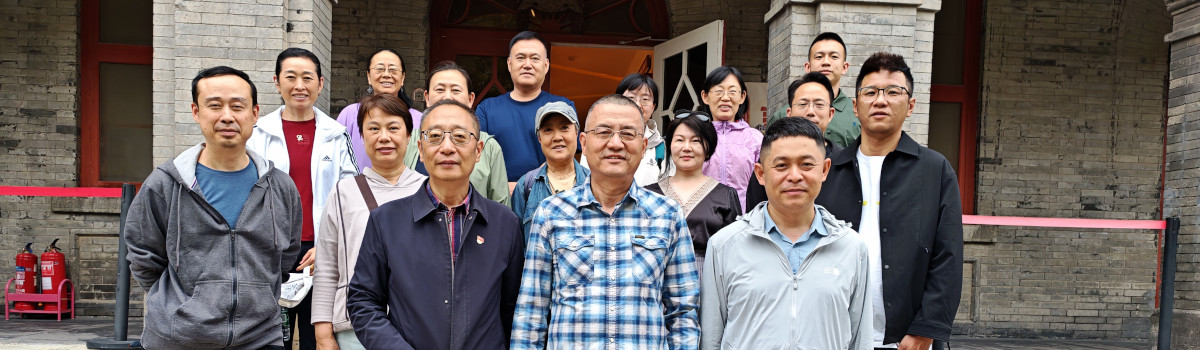 崇文科技支部组织“重走青年毛泽东进京寻求真理之路”中轴线主题调研活动